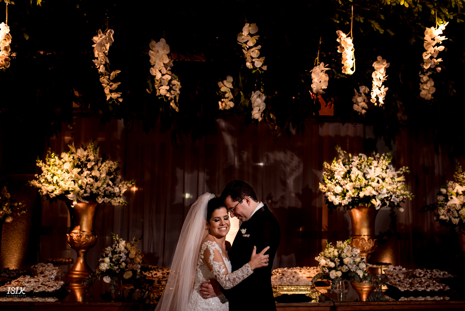 noivos na cerimônia de casamento 