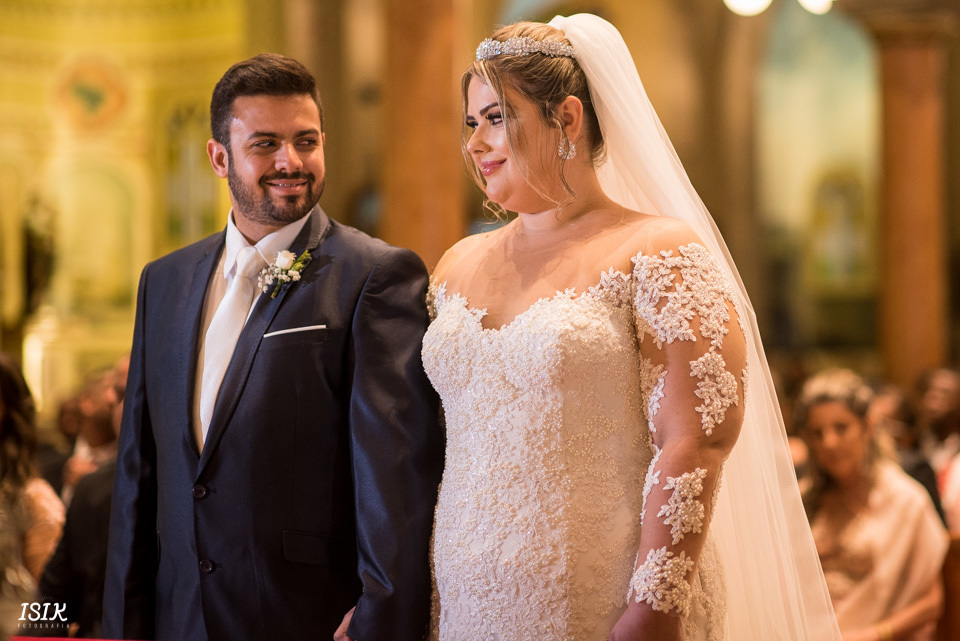 noivos no altar fotografia de casamento 