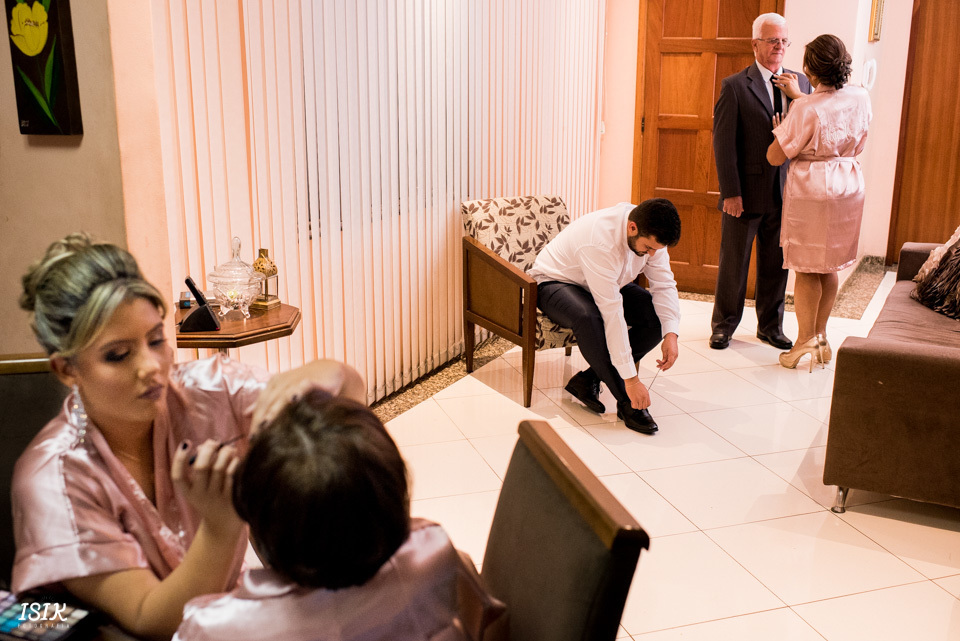 vó do noivo no making of fotografia de casamento