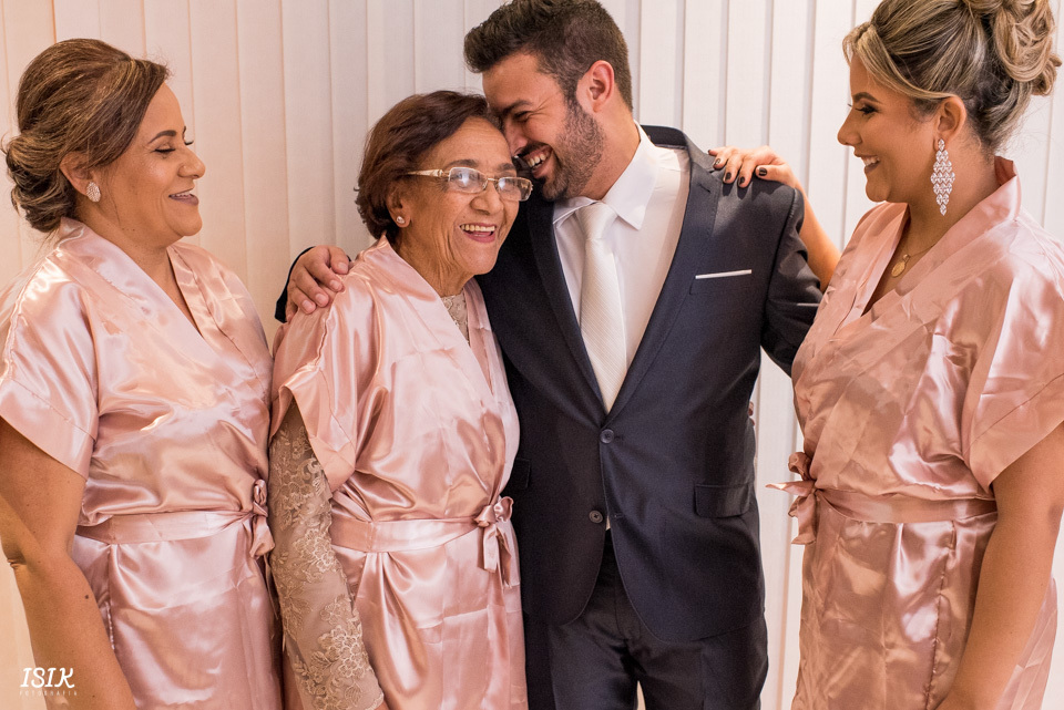 mãe e irmã do noivo fotografia de casamento