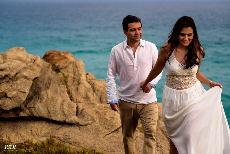 noivos ensaio fotográfico na praia 