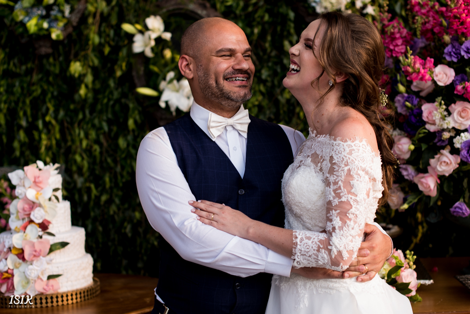 noivos felizes fotografia de casamento 