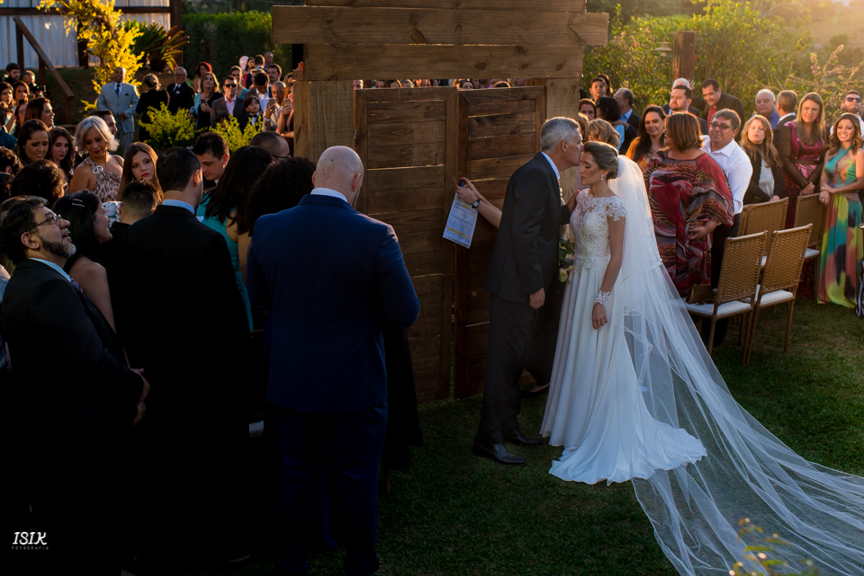 entrada da noiva cerimônia de casamento ao ar livre  fotografia de casamento juiz de fora