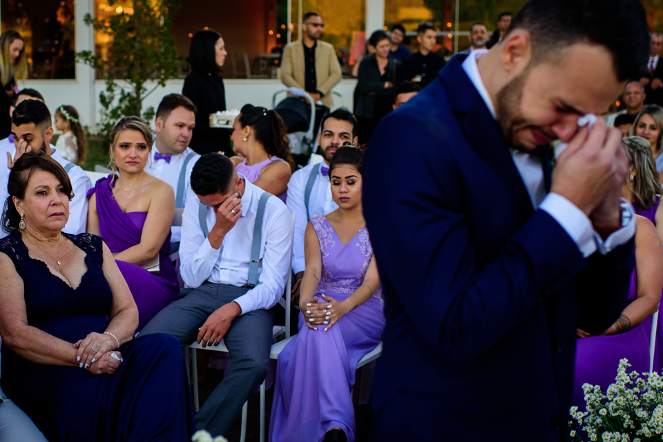 fotografia de casamento juiz de fora cerimônia de casamento noivo emocionado no casamento
