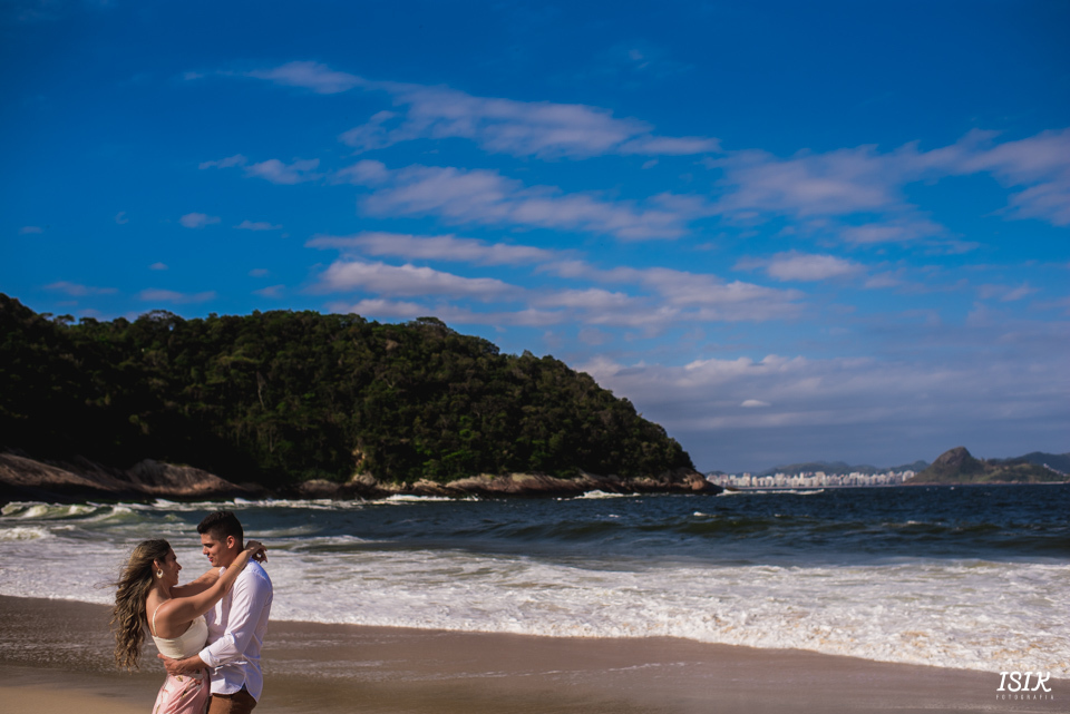 ensaio pré-casamento fotografia de casamento ensaio casal na praia book noivos 