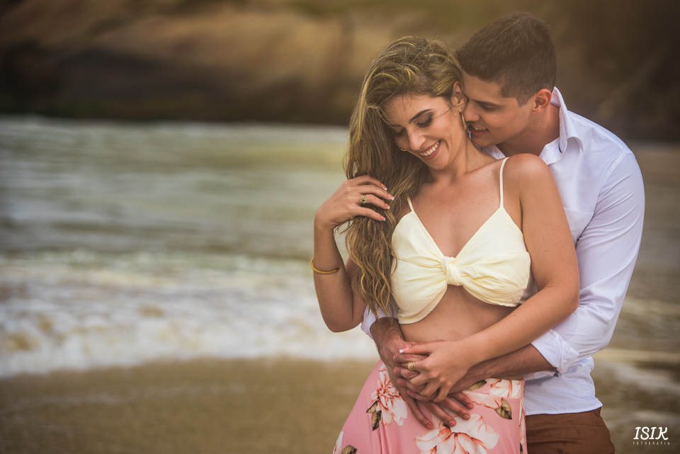 ensaio pré-casamento fotografia de casamento ensaio casal na praia book noivos 