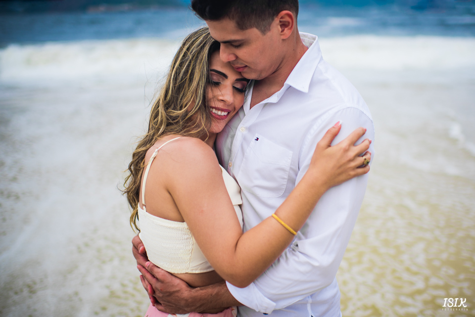 ensaio pré-casamento fotografia de casamento ensaio casal na praia book noivos 
