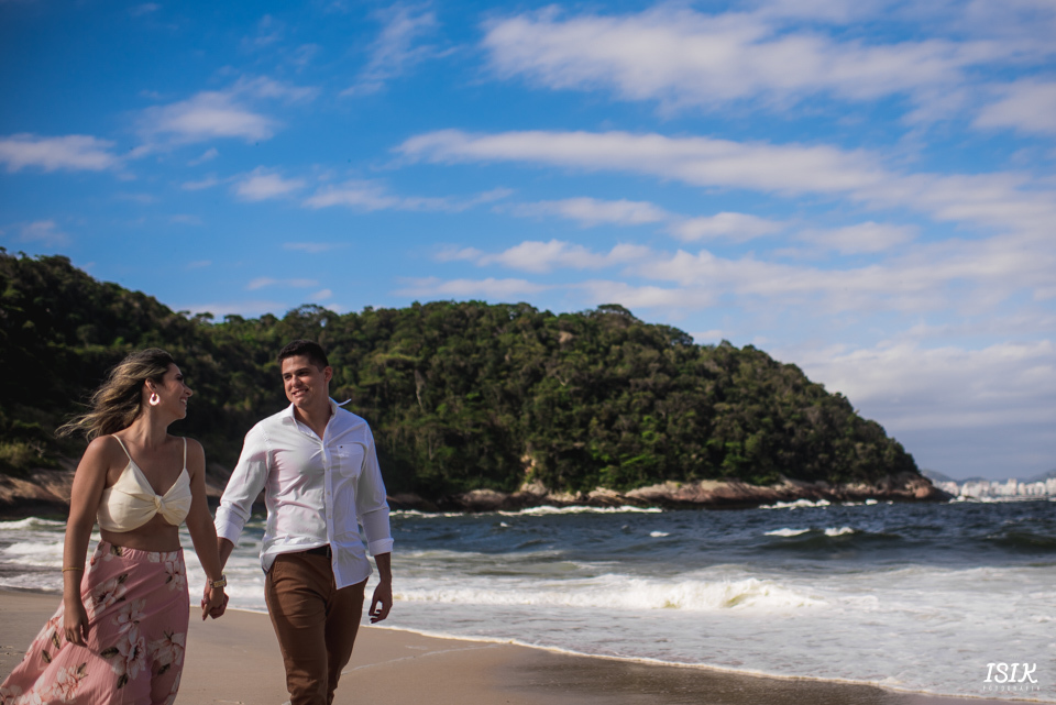 ensaio pré-casamento fotografia de casamento ensaio casal na praia book noivos 