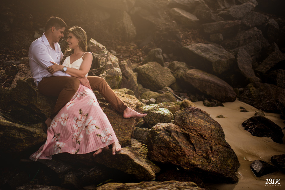 ensaio pré-casamento fotografia de casamento ensaio casal na praia book noivos 