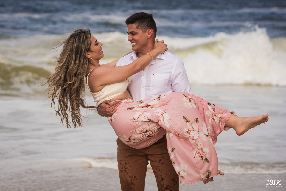 ensaio pré-casamento fotografia de casamento ensaio casal na praia book noivos 