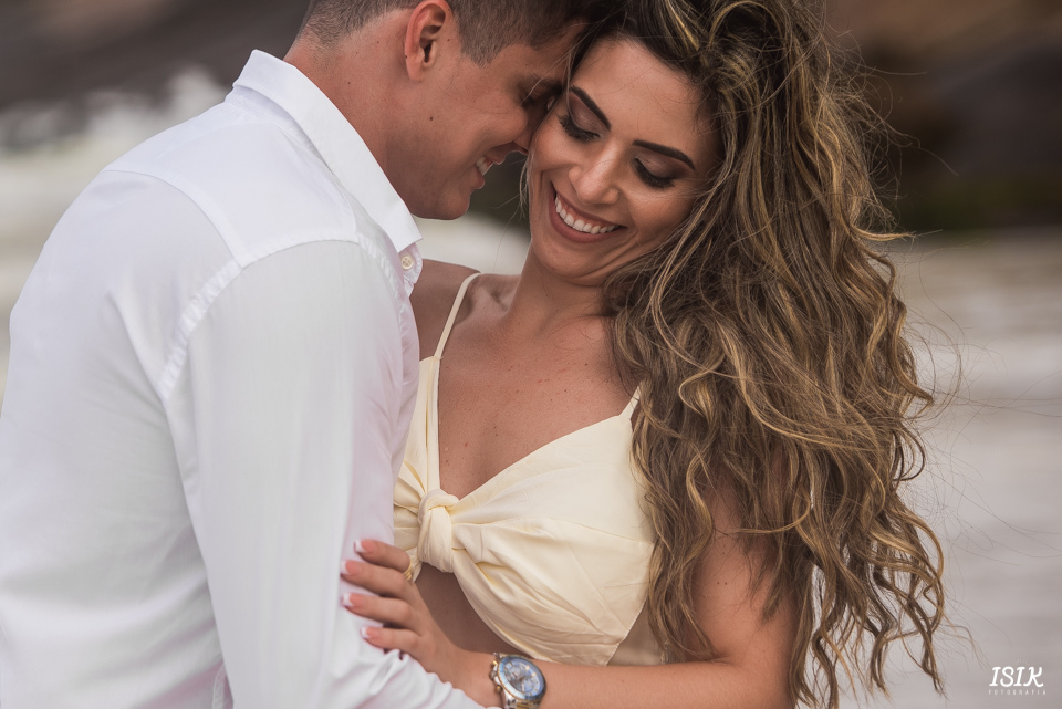 ensaio pré-casamento fotografia de casamento ensaio casal na praia book noivos 