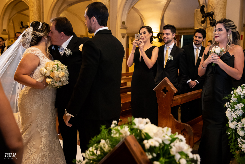 pai da noiva cerimônia de casamento fotografia de casamento igreja viçosa minas gerais 