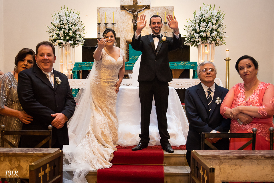 entrada dos pajens e das damas cerimônia de casamento fotografia de casamento igreja viçosa minas gerais 