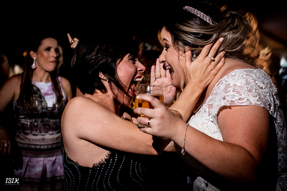 entrada dos pajens e das damas cerimônia de casamento fotografia de casamento igreja viçosa minas gerais 