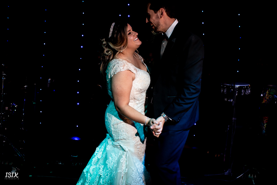 dança dos noivos entrada dos pajens e das damas cerimônia de casamento fotografia de casamento igreja viçosa minas gerais 