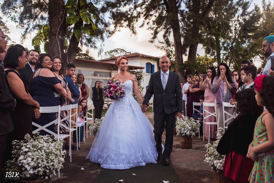 casamento de dia juiz de fora 
entrada da noiva noivo emocionado casamento feliz pais do noivo fotografia de casamento 