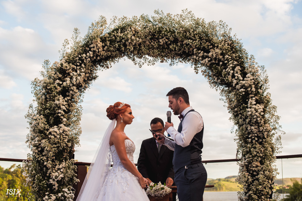 casamento de dia juiz de fora 
entrada da noiva noivo emocionado casamento feliz pais do noivo fotografia de casamento 