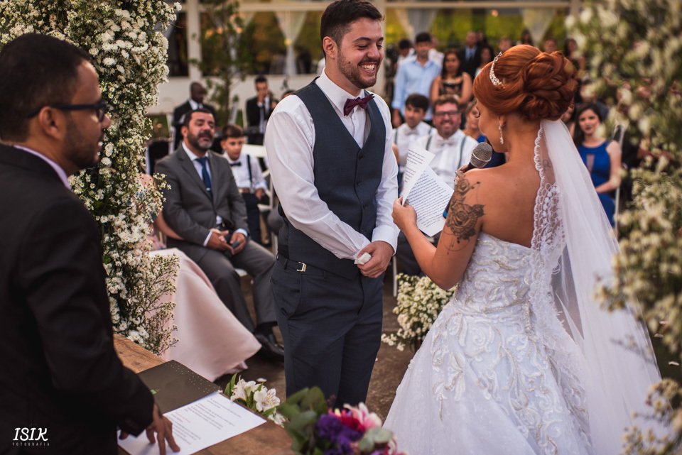 casamento de dia juiz de fora 
entrada da noiva noivo emocionado casamento feliz pais do noivo fotografia de casamento 