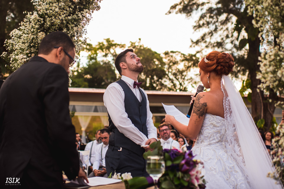 casamento de dia juiz de fora 
entrada da noiva noivo emocionado casamento feliz pais do noivo fotografia de casamento 