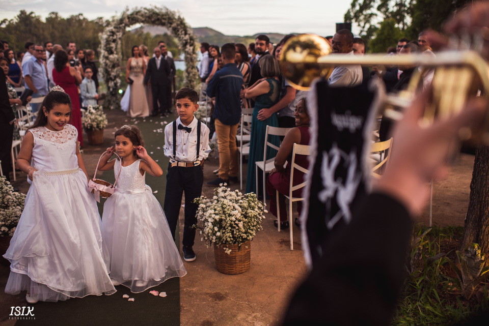 casamento de dia juiz de fora 
entrada da noiva noivo emocionado casamento feliz pais do noivo fotografia de casamento 