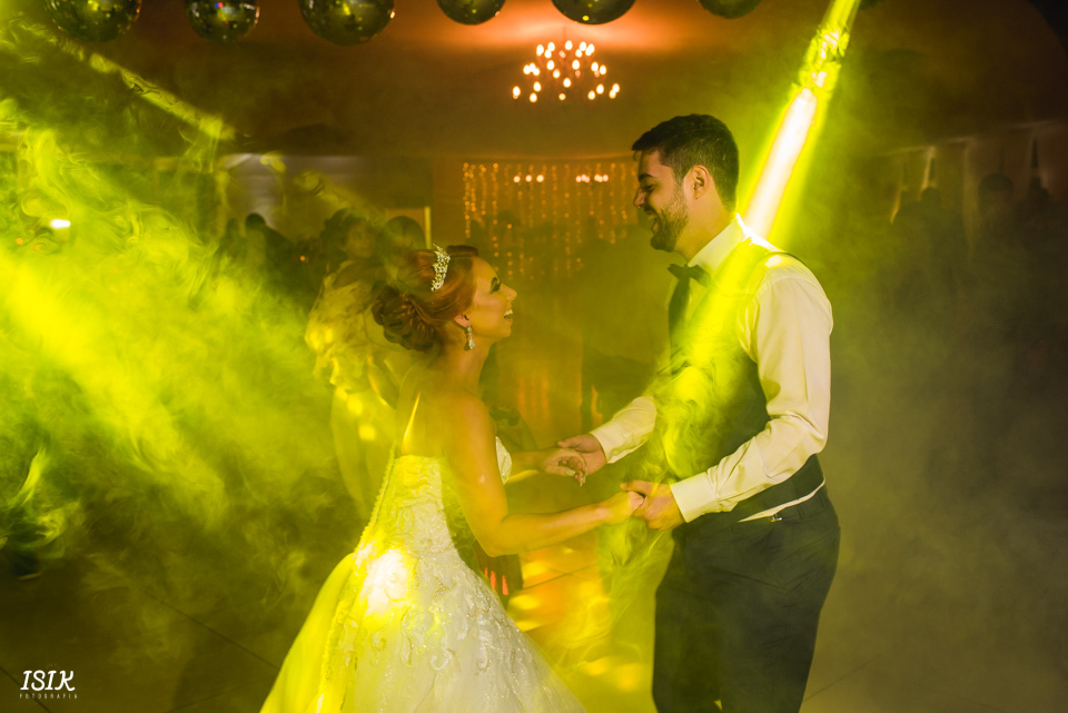 casamento de dia juiz de fora 
entrada da noiva noivo emocionado casamento feliz pais do noivo fotografia de casamento 