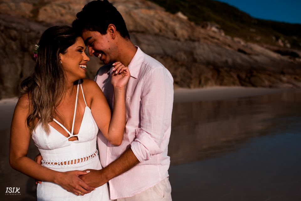 ensaio pré-casamento ensaio na praia pré-wedding noivos ensaio noivos book noivos fotografia de casamento 