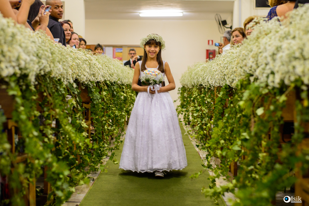 daminha entrando na igreja