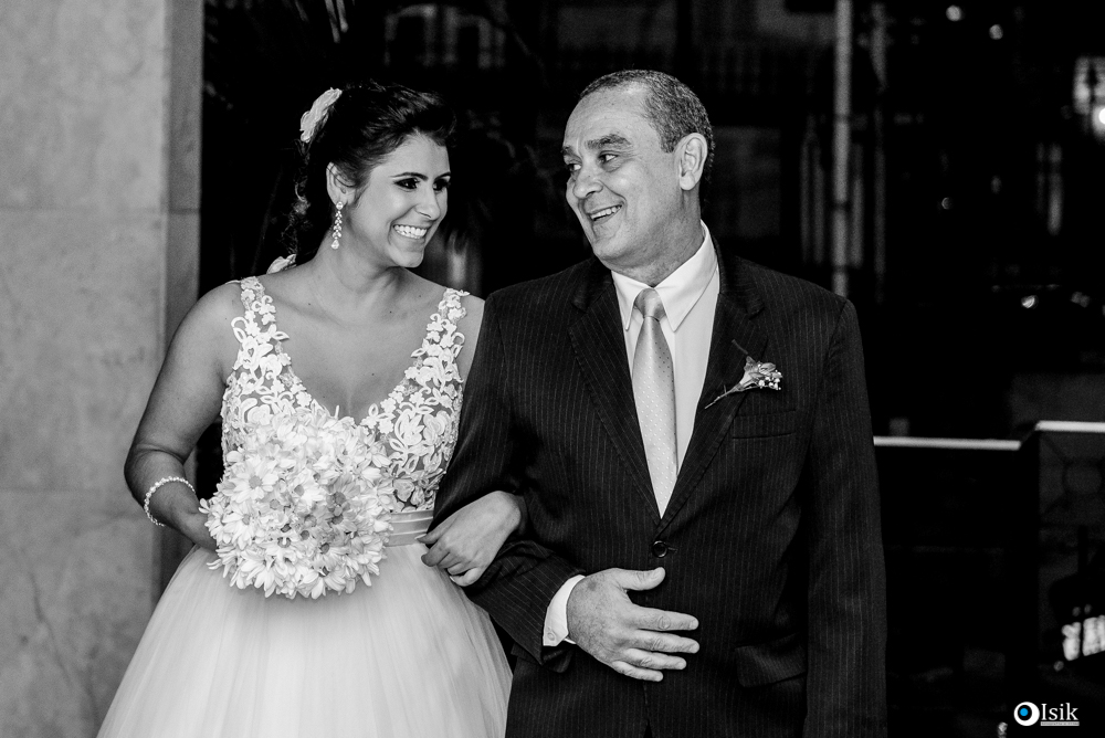 noiva entrando com seu pai