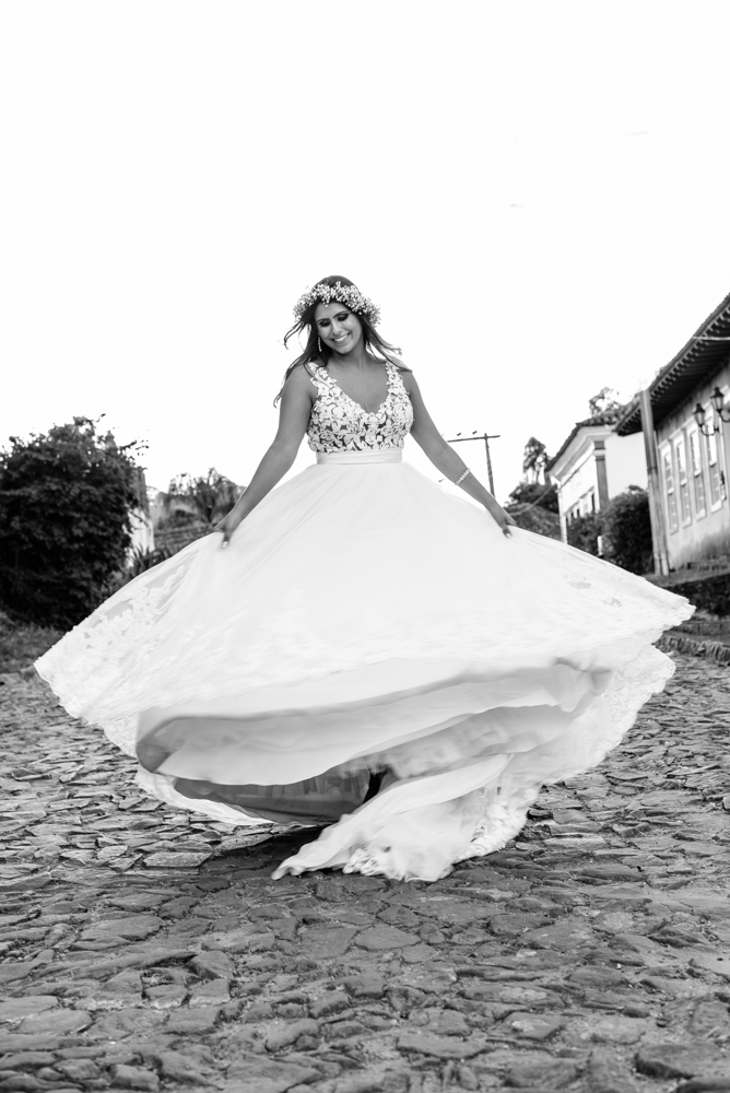 noiva rodando o vestido