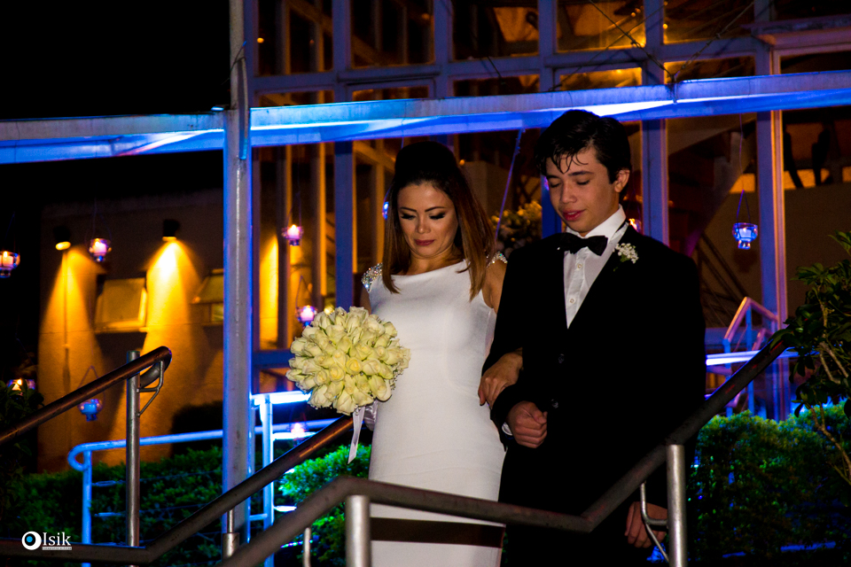 noiva entrando no salâo