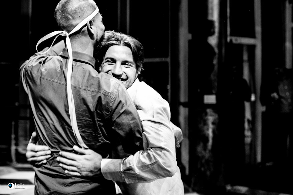 convidados dos noivos dançando