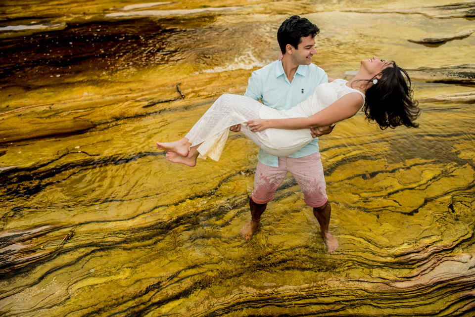noivo pegando noiva e-session
