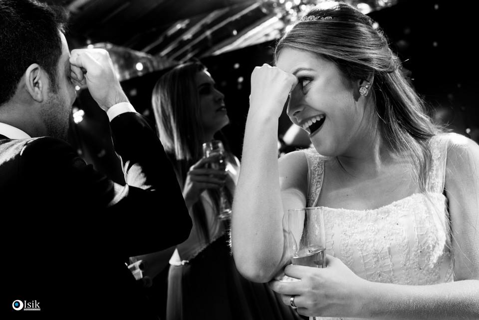 noiva dançando na festa