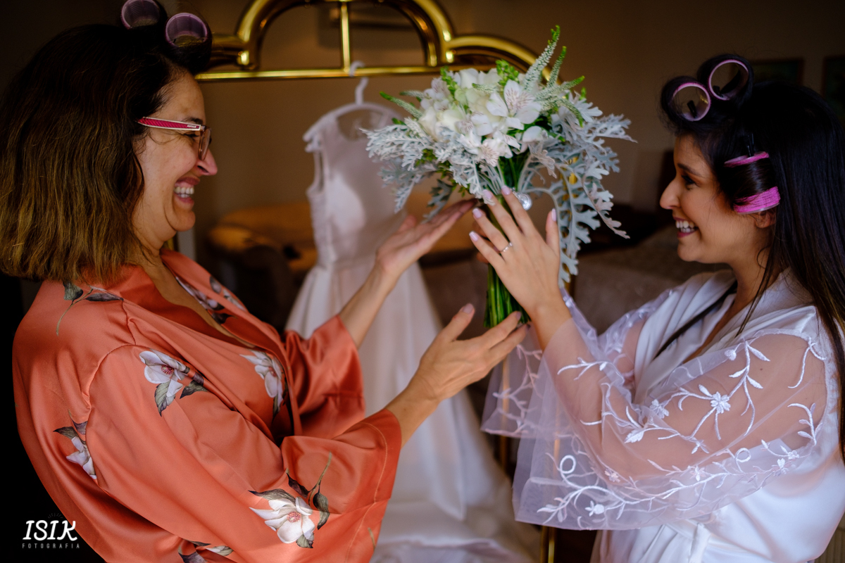 Making of da noiva casamento Barbacena Minas Gerais dia da noiva  mãe da noiva casamento na igreja noiva  buquê da noiva 