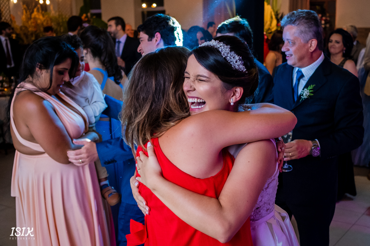 Making of da noiva casamento Barbacena Minas Gerais dia da noiva  mãe da noiva casamento na igreja noiva  buquê da noiva Noiva pronta Pronta para casar Damas de honra entrada da noiva Saída dos noivos  Festa de casamento mesa do bolo Retrato dos noivos 