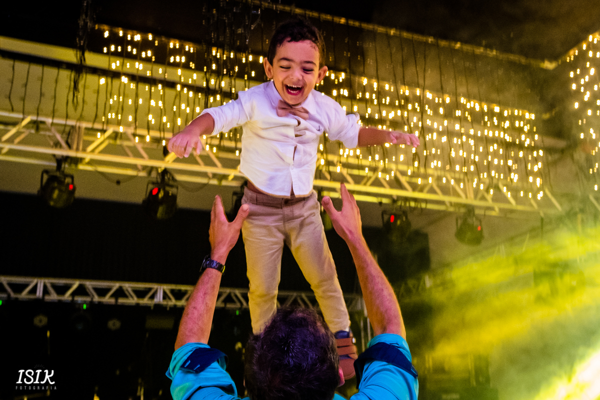 Making of da noiva casamento Barbacena Minas Gerais dia da noiva  mãe da noiva casamento na igreja noiva  buquê da noiva Noiva pronta Pronta para casar Damas de honra entrada da noiva Saída dos noivos  Festa de casamento mesa do bolo Retrato dos noivos 