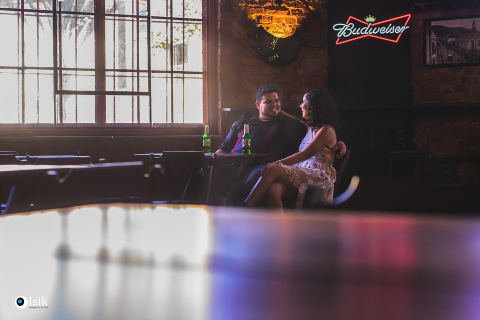 ensaio pré-casamento no bar