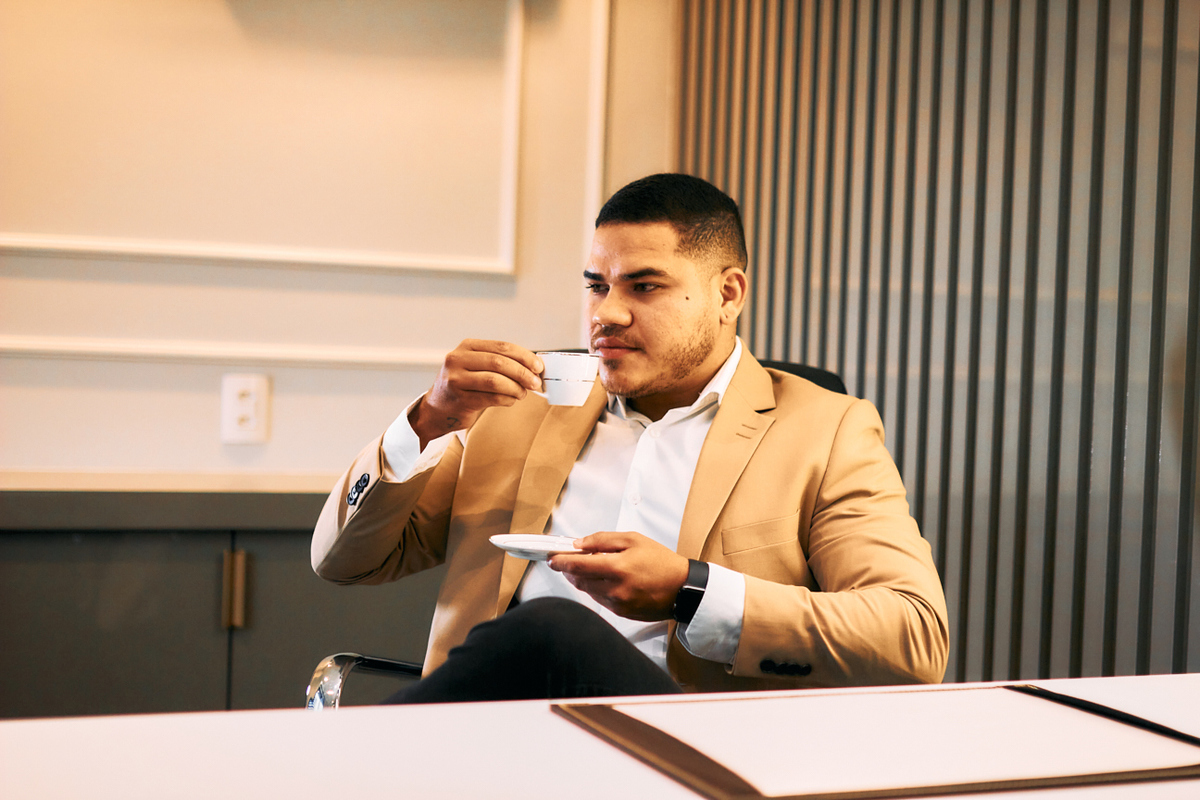 No cenário moderno e sofisticado do BS Design, realizamos um ensaio exclusivo para fortalecer a marca pessoal de Joas Gustavo. As fotos capturam profissionalismo, autenticidade e estilo, refletindo a essência da sua identidade no ambiente corporativo.

