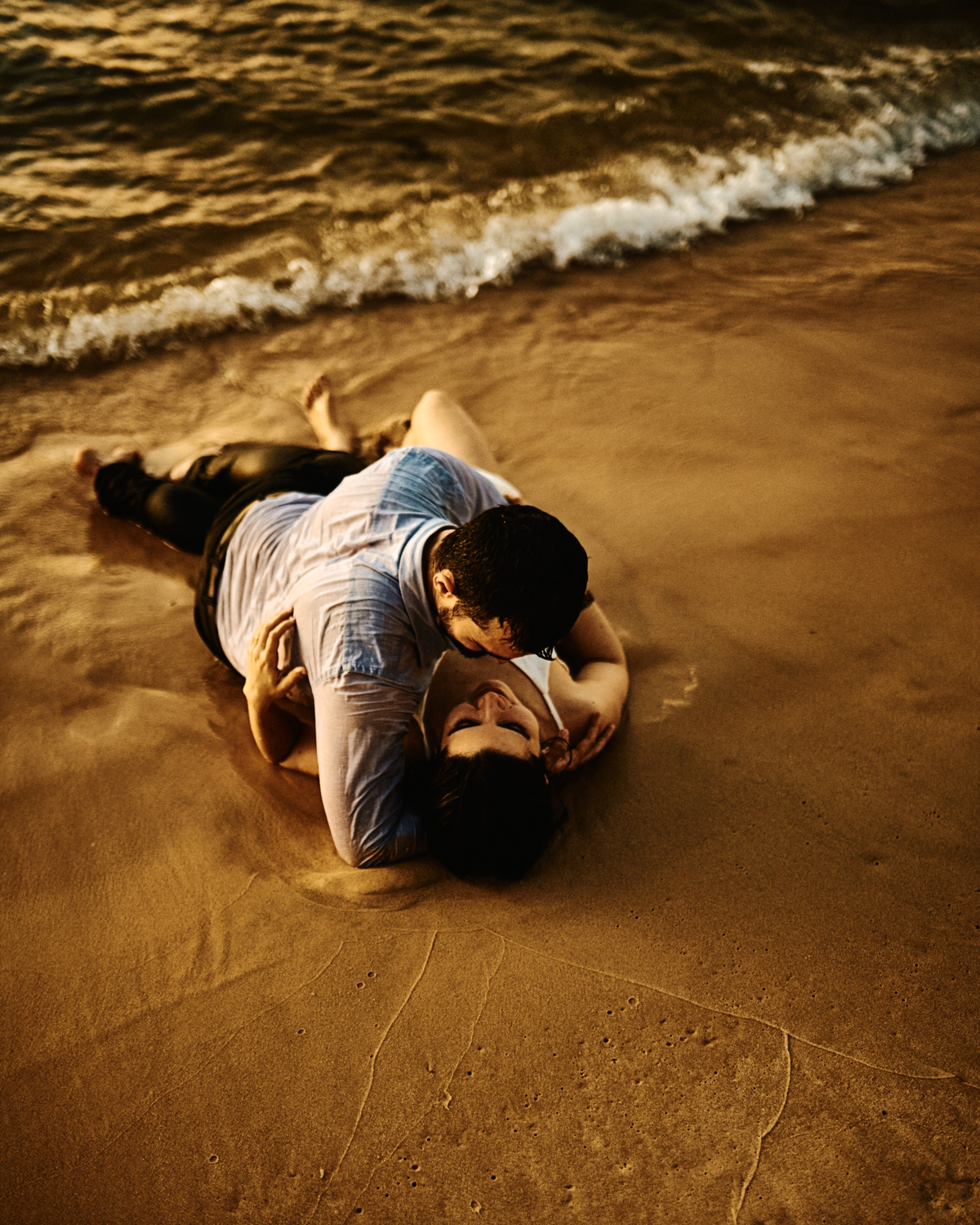 Capturei a magia do amor de Pedro Vitor e Aline em cenários deslumbrantes ao ar livre, onde o pôr do sol iluminou cada momento especial. Fotos que refletem autenticidade, conexão e a beleza de uma história compartilhada.