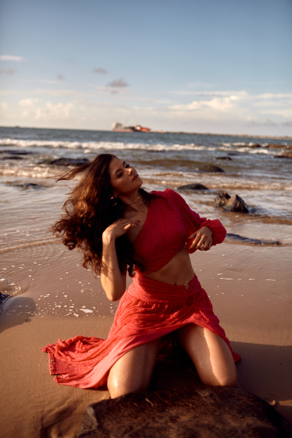 Joana Borboleta veio dos Estados Unidos para um ensaio especial na Praia do Mucuripe. Aproveitando a maré baixa e os corais, criamos imagens únicas e memoráveis. Ela encontrou meu trabalho no Google e agora tem lindas memórias desse momento