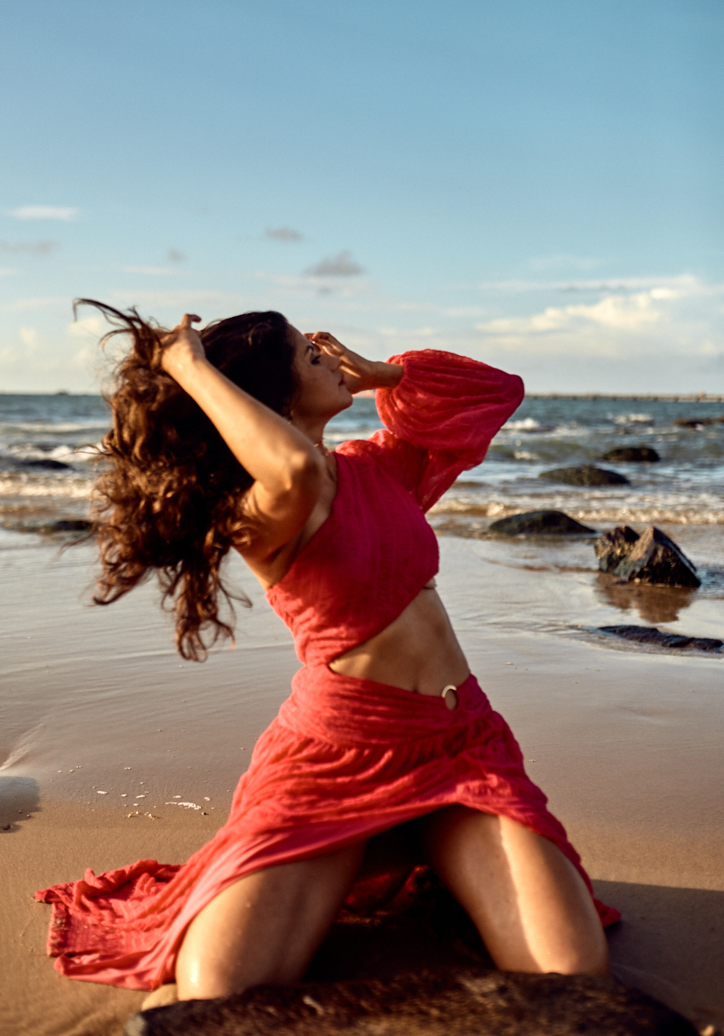 Joana Borboleta veio dos Estados Unidos para um ensaio especial na Praia do Mucuripe. Aproveitando a maré baixa e os corais, criamos imagens únicas e memoráveis. Ela encontrou meu trabalho no Google e agora tem lindas memórias desse momento