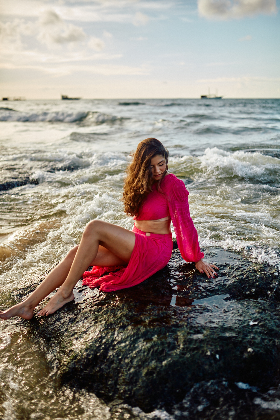 Joana Borboleta veio dos Estados Unidos para um ensaio especial na Praia do Mucuripe. Aproveitando a maré baixa e os corais, criamos imagens únicas e memoráveis. Ela encontrou meu trabalho no Google e agora tem lindas memórias desse momento
