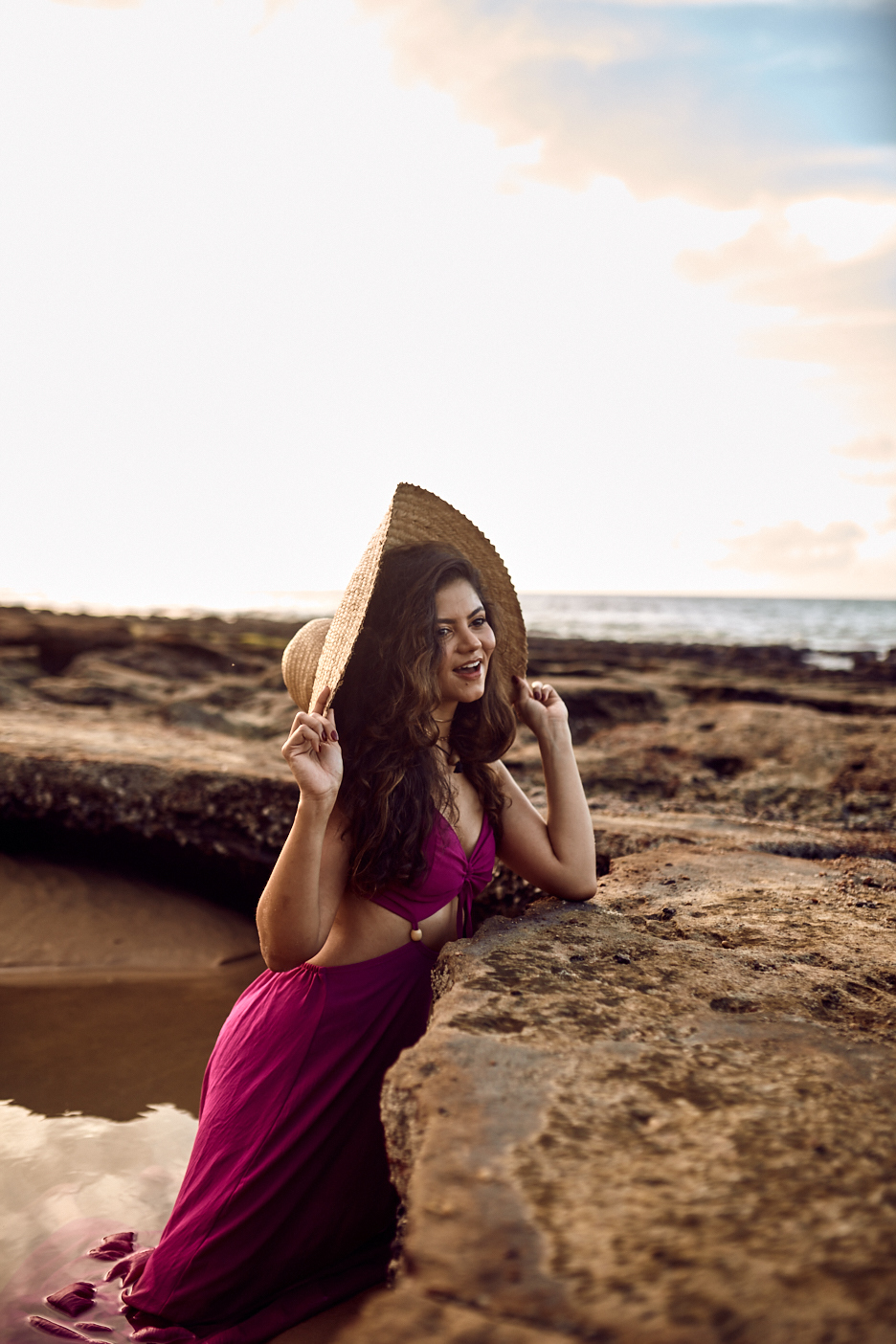 Joana Borboleta veio dos Estados Unidos para um ensaio especial na Praia do Mucuripe. Aproveitando a maré baixa e os corais, criamos imagens únicas e memoráveis. Ela encontrou meu trabalho no Google e agora tem lindas memórias desse momento