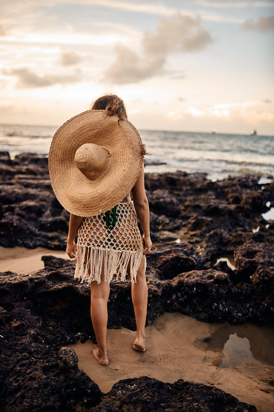 Joana Borboleta veio dos Estados Unidos para um ensaio especial na Praia do Mucuripe. Aproveitando a maré baixa e os corais, criamos imagens únicas e memoráveis. Ela encontrou meu trabalho no Google e agora tem lindas memórias desse momento