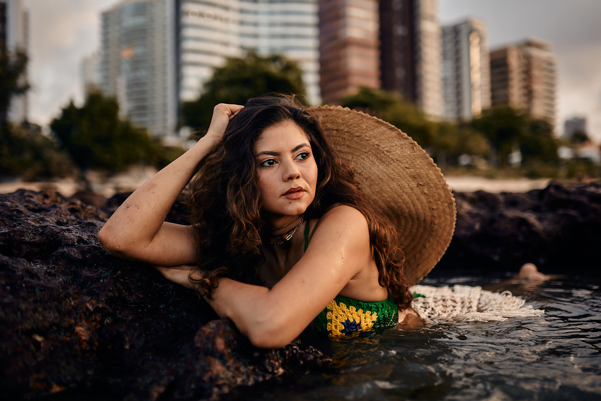 Joana Borboleta veio dos Estados Unidos para um ensaio especial na Praia do Mucuripe. Aproveitando a maré baixa e os corais, criamos imagens únicas e memoráveis. Ela encontrou meu trabalho no Google e agora tem lindas memórias desse momento