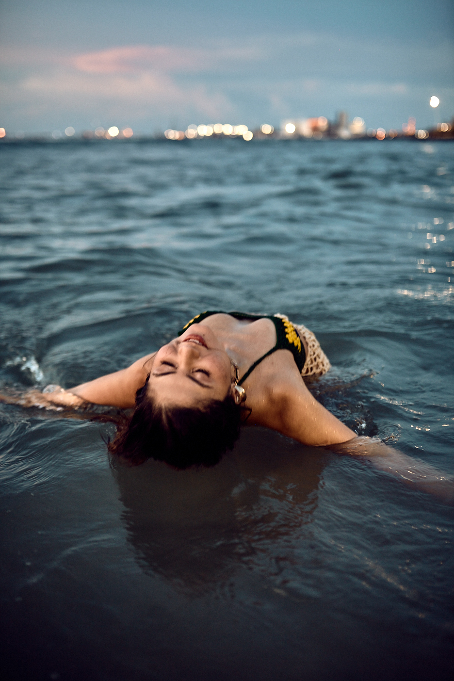 Joana Borboleta veio dos Estados Unidos para um ensaio especial na Praia do Mucuripe. Aproveitando a maré baixa e os corais, criamos imagens únicas e memoráveis. Ela encontrou meu trabalho no Google e agora tem lindas memórias desse momento
