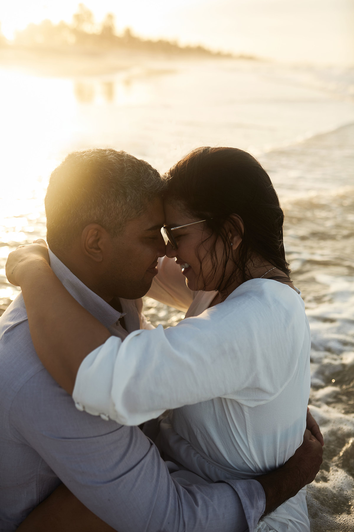 Sávio e Jéssica viveram um ensaio pré-casamento encantador na Praia do Cumbuco. Entre o mar, as dunas e muita paixão, cada foto revelou o amor e a conexão única do casal, eternizando memórias desse momento inesquecível.