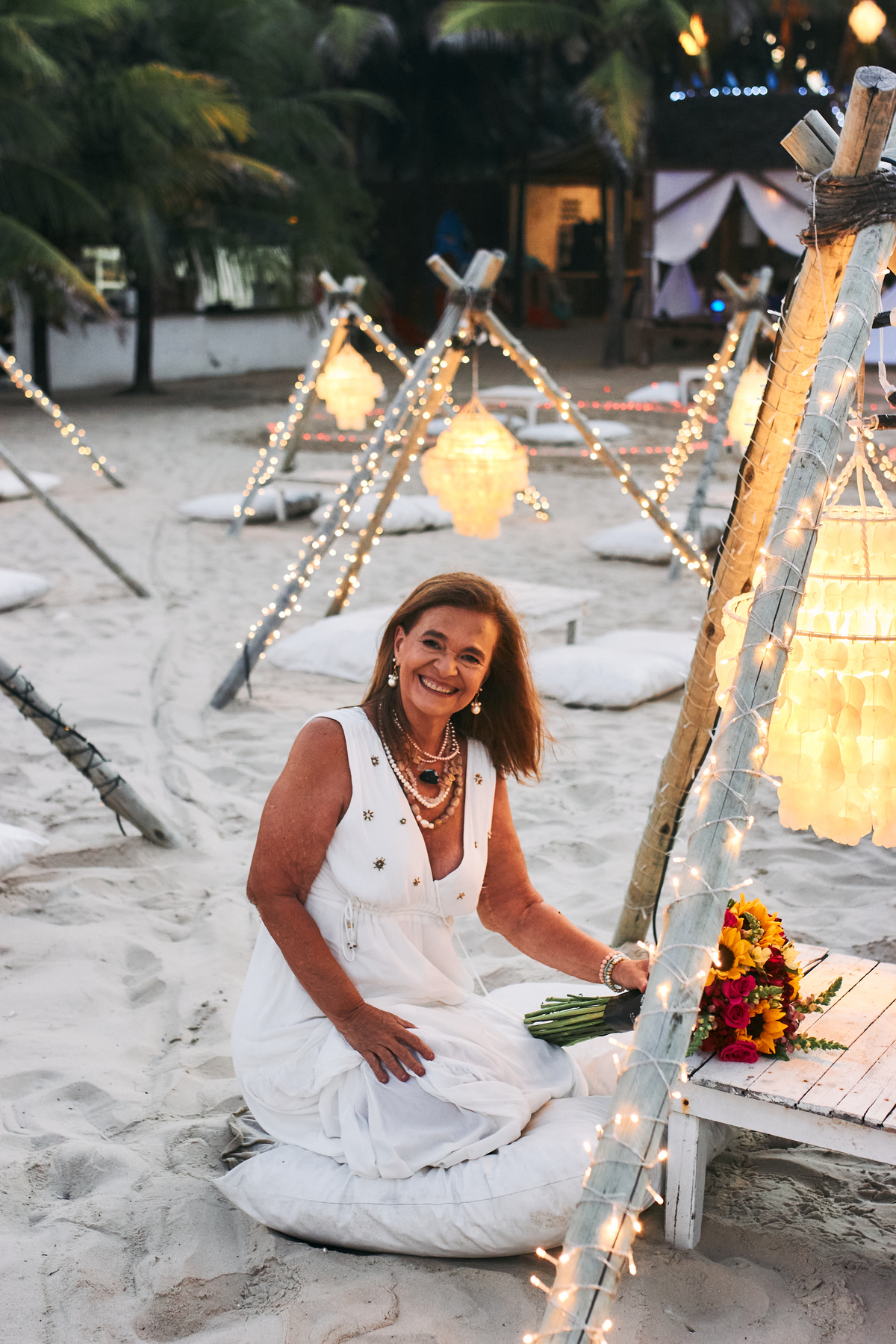 Celebramos os 60 anos de Voina com um book encantador e a cobertura do aniversário na Praia do Futuro. Um cenário mágico com caminho de velas e chuva dourada transformaram as areias do Ronco do Mar em pura emoção e memórias inesquecíveis.