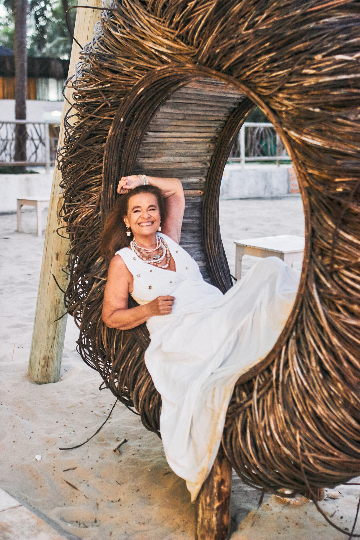Celebramos os 60 anos de Voina com um book encantador e a cobertura do aniversário na Praia do Futuro. Um cenário mágico com caminho de velas e chuva dourada transformaram as areias do Ronco do Mar em pura emoção e memórias inesquecíveis.