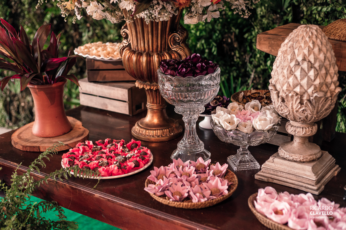 decoração do casamento no Espaço La Lunna Eventos - Fotografia de Casamento RJ - Fotografia de Casamento Niterói - Fotógrafo de Casamento RJ - Fotografia de Casamento JF - Fotografo Casamento - Melhores fotos de casamento